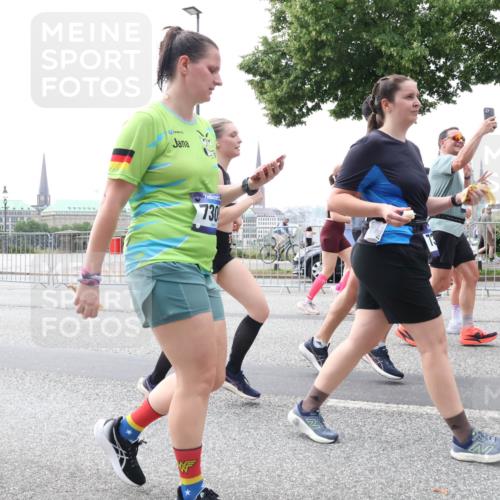 29.06.2025 - hella hamburg halbmarathon Lena Gebhardt http://msf.ph/oto/8406054 29.06.2025 10:50:24 Lombardsbrücke 730, 1259, 1487, 1511, 1828, 2047, 3203, 3680, 3701, 3710, 3805, 3838, 3897, 4090, 4168, 4642, 4695, 4961, 5119, 5131, 5749, 5751, 5997, 6680, 6830, 7505, 7677, 7721, 7722, 7755, 7938, 8254, 8299, 8833, 8834, 9096, 9605, 9933, 9940, 10060, 10286, 10617, 10744, 11030, 11426, 11696, 11716, 11760, 12079, 13127, 13128, 13309, 13381, 13744, 13846, 13887, 14102, 14144, 14505, 14591, 14940, 15017, 15230, 15416, 15626 meine-sportfotos.de