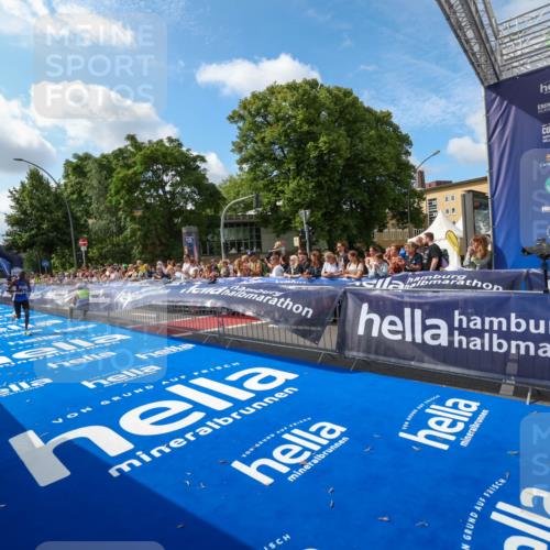 29.06.2025 - hella hamburg halbmarathon Zöllner http://msf.ph/oto/8406073 29.06.2025 10:06:33 Ziel 14 meine-sportfotos.de