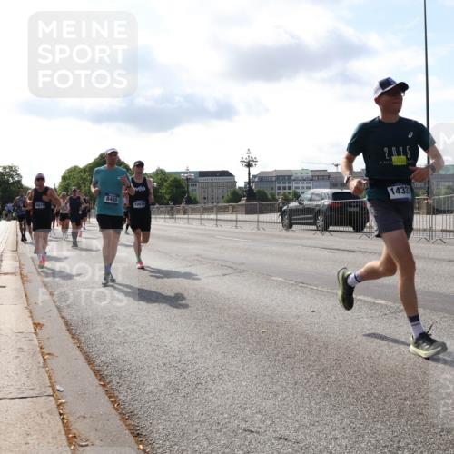 29.06.2025 - hella hamburg halbmarathon Lena Gebhardt http://msf.ph/oto/8406083 29.06.2025 09:49:37 Lombardsbrücke 1433, 1343, 1445, 1975, 2044, 2324, 2573, 2707, 2745, 2750, 2849, 2949, 2980, 3014, 3116, 3136, 3282, 3431, 4148, 4303, 4318, 4425, 4528, 4766, 5050, 5648, 5889, 6095, 6149, 6771, 7035, 7109, 7229, 7796, 7981, 8358, 8370, 8465, 9264, 9265, 9296, 9686, 9914, 10369, 10680, 10930, 11447, 11765, 11952, 12088, 12098, 12839, 13141, 13158, 13190, 13800, 13900, 14077, 14204, 14311, 14359, 14374, 14629, 14667, 14688, 14789, 15094 meine-sportfotos.de
