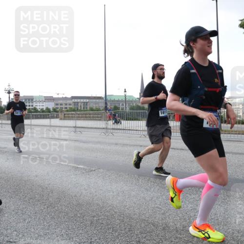 29.06.2025 - hella hamburg halbmarathon Lena Gebhardt http://msf.ph/oto/8406084 29.06.2025 10:03:55 Lombardsbrücke 8727, 5613, 1611, 1032, 1161, 1355, 1367, 2277, 2683, 2759, 3488, 4095, 4307, 4488, 5058, 5363, 5384, 5396, 5464, 5613, 6142, 6391, 6706, 7006, 7017, 7277, 7278, 7279, 7306, 7485, 8177, 8421, 8422, 8423, 8469, 8484, 8727, 9280, 9526, 9899, 10389, 11402, 11511, 11614, 12336, 12377, 12653, 13173, 13583, 13793, 15520, 15525, 15643, 15678, 15859, 16099, 16113, 16371, 16621, 17098, 17226, 17550 meine-sportfotos.de