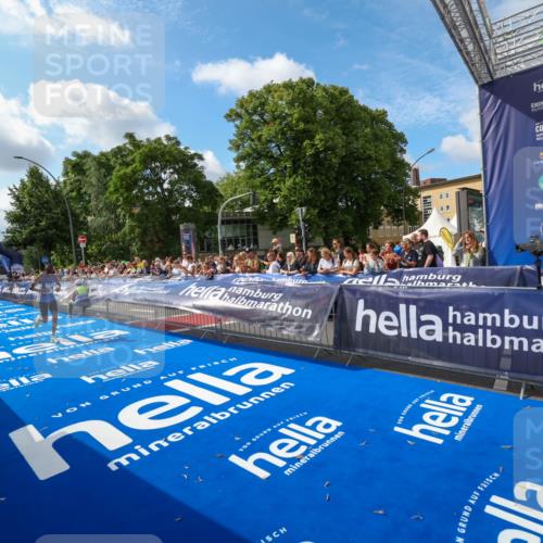 29.06.2025 - hella hamburg halbmarathon Zöllner http://msf.ph/oto/8406105 29.06.2025 10:06:33 Ziel 14 meine-sportfotos.de