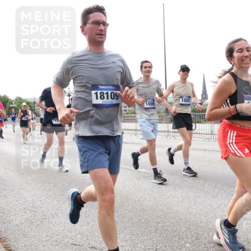 29.06.2025 - hella hamburg halbmarathon Lena Gebhardt http://msf.ph/oto/8406116 29.06.2025 10:24:22 Lombardsbrücke 8187, 12210, 7920, 18109, 1005, 1009, 32, 1005, 1009, 1064, 1352, 1389, 1395, 1444, 2132, 2280, 2477, 2944, 3013, 3053, 3132, 3185, 3285, 3421, 3579, 3786, 4111, 4162, 4221, 4464, 4597, 4684, 4719, 4993, 5039, 5138, 5258, 5260, 5661, 5829, 5830, 5954, 6478, 6524, 6526, 6570, 7013, 7426, 7528, 7920, 7975, 8141, 8167, 8187, 8297, 8502, 8717, 9063, 9217, 9603, 11306, 11347, 11415, 11651, 12070, 12210, 12303, 13111, 13113, 13380, 13573, 13638, 13711, 14143, 15975 meine-sportfotos.de