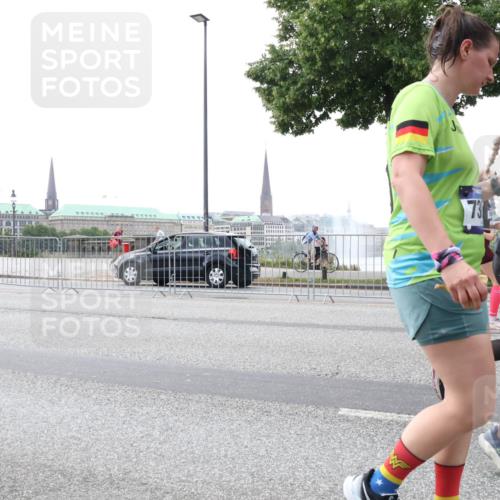 29.06.2025 - hella hamburg halbmarathon Lena Gebhardt http://msf.ph/oto/8406120 29.06.2025 10:50:24 Lombardsbrücke 73, 11, 1259, 1487, 1511, 1828, 2047, 3203, 3680, 3701, 3710, 3805, 3838, 3897, 4090, 4168, 4642, 4695, 4961, 5119, 5131, 5749, 5751, 5997, 6680, 6830, 7505, 7677, 7721, 7722, 7755, 7938, 8254, 8299, 8833, 8834, 9096, 9605, 9933, 9940, 10060, 10286, 10617, 10744, 11030, 11426, 11696, 11716, 11760, 12079, 13127, 13128, 13309, 13381, 13744, 13846, 13887, 14102, 14144, 14505, 14591, 14940, 15017, 15230, 15416, 15626 meine-sportfotos.de