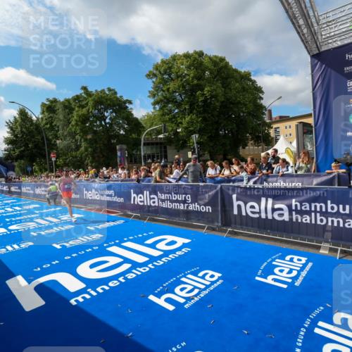 29.06.2025 - hella hamburg halbmarathon Zöllner http://msf.ph/oto/8406138 29.06.2025 10:09:04 Ziel 29 meine-sportfotos.de