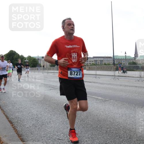 29.06.2025 - hella hamburg halbmarathon Lena Gebhardt http://msf.ph/oto/8406180 29.06.2025 10:03:56 Lombardsbrücke 8469, 8727, 1032, 1161, 1355, 1367, 2277, 2683, 2759, 3488, 4095, 4488, 5058, 5363, 5384, 5396, 5464, 5613, 6142, 6706, 7006, 7017, 7277, 7278, 7279, 7306, 7485, 8177, 8421, 8422, 8423, 8469, 8484, 8727, 9280, 9526, 9899, 10389, 11402, 11511, 11614, 12336, 12377, 12653, 13173, 13583, 13793, 15520, 15525, 15643, 15678, 15859, 16099, 16113, 16371, 16621, 17098, 17226, 17550 meine-sportfotos.de