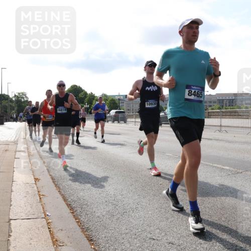 29.06.2025 - hella hamburg halbmarathon Lena Gebhardt http://msf.ph/oto/8406184 29.06.2025 09:49:39 Lombardsbrücke 5095, 16819, 10930, 8465, 1343, 1445, 1975, 2324, 2573, 2745, 2750, 2849, 2949, 2980, 3014, 3116, 3136, 3282, 3431, 4148, 4303, 4318, 4425, 4528, 4766, 5050, 5648, 5889, 6095, 6149, 6771, 7035, 7109, 7229, 7796, 8358, 8370, 8465, 9264, 9265, 9296, 9686, 9914, 10369, 10680, 10930, 11765, 11952, 12098, 12839, 13141, 13158, 13190, 13800, 13900, 14077, 14204, 14311, 14359, 14374, 14629, 14667, 14688, 14789, 15094 meine-sportfotos.de