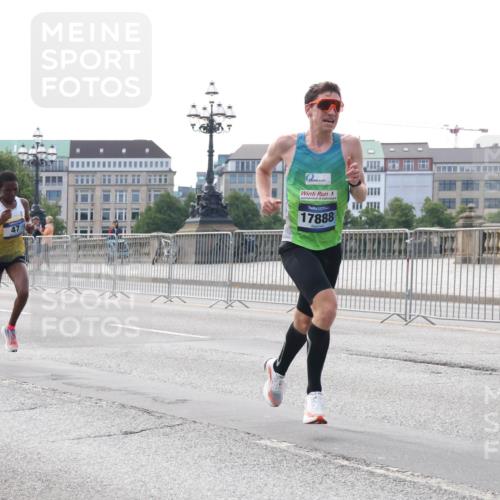 29.06.2025 - hella hamburg halbmarathon Lena Gebhardt http://msf.ph/oto/8406209 29.06.2025 09:35:31 Lombardsbrücke 20, 47, 17888, 29, 36, 39, 43, 46, 47, 48, 17888 meine-sportfotos.de