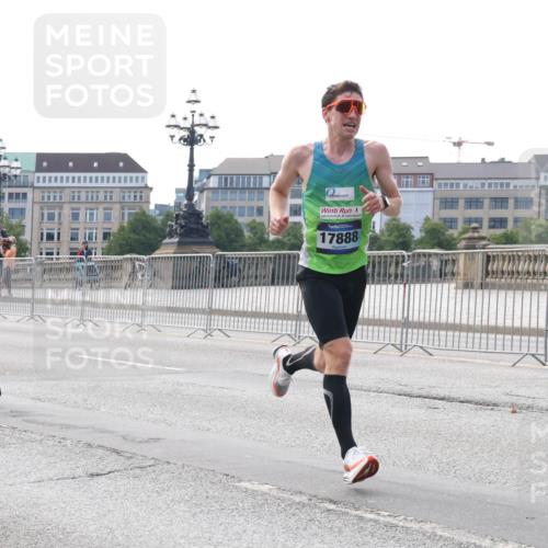 29.06.2025 - hella hamburg halbmarathon Lena Gebhardt http://msf.ph/oto/8406245 29.06.2025 09:35:31 Lombardsbrücke 47, 17888, 29, 36, 39, 43, 46, 47, 48, 17888 meine-sportfotos.de