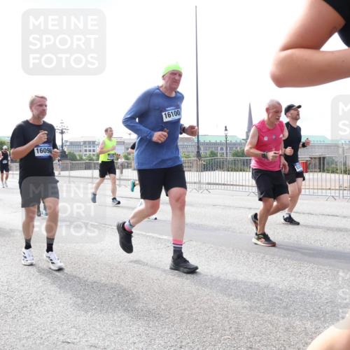 29.06.2025 - hella hamburg halbmarathon Lena Gebhardt http://msf.ph/oto/8406251 29.06.2025 10:16:40 Lombardsbrücke 9664, 3712, 8857, 16098, 16100, 1117, 1212, 1240, 1244, 1403, 1599, 1602, 1825, 2347, 2835, 2912, 3030, 3088, 3134, 3156, 3176, 3450, 3484, 3648, 3687, 4478, 4583, 4637, 5036, 5037, 5294, 6024, 6328, 6488, 6742, 6941, 6948, 7114, 7115, 7158, 7358, 7360, 7753, 7924, 8295, 8317, 8513, 8597, 8619, 8645, 8707, 8847, 8857, 9091, 9208, 9332, 9492, 9628, 9664, 9676, 9810, 9881, 10076, 10139, 10141, 10183, 10232, 11344, 11345 meine-sportfotos.de