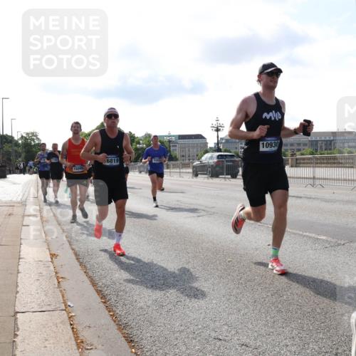 29.06.2025 - hella hamburg halbmarathon Lena Gebhardt http://msf.ph/oto/8406252 29.06.2025 09:49:39 Lombardsbrücke 134, 17310, 6819, 3282, 15095, 10930, 1343, 1445, 1975, 2324, 2573, 2745, 2750, 2849, 2949, 2980, 3014, 3116, 3136, 3282, 3431, 4148, 4303, 4318, 4425, 4528, 4766, 5050, 5648, 5889, 6095, 6149, 6771, 7035, 7109, 7229, 7796, 8358, 8370, 8465, 9264, 9265, 9296, 9686, 9914, 10369, 10680, 10930, 11765, 11952, 12098, 12839, 13141, 13158, 13190, 13800, 13900, 14077, 14204, 14311, 14359, 14374, 14629, 14667, 14688, 14789, 15094 meine-sportfotos.de