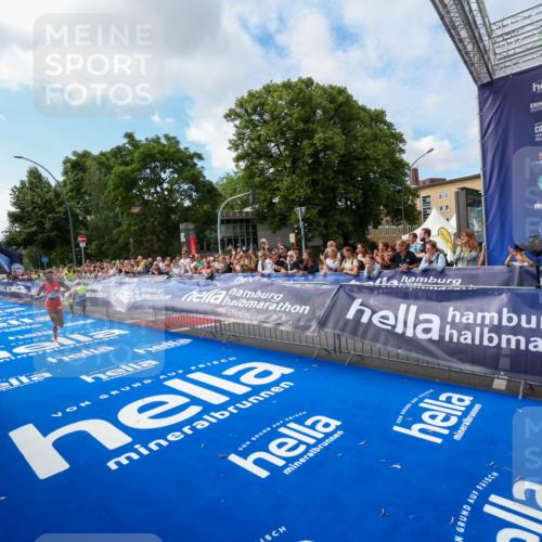 29.06.2025 - hella hamburg halbmarathon Zöllner http://msf.ph/oto/8406271 29.06.2025 10:10:12 Ziel 48 meine-sportfotos.de