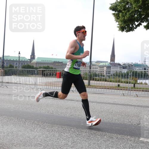 29.06.2025 - hella hamburg halbmarathon Lena Gebhardt http://msf.ph/oto/8406278 29.06.2025 09:35:32 Lombardsbrücke 1788, 29, 36, 39, 43, 46, 47, 48, 17888 meine-sportfotos.de