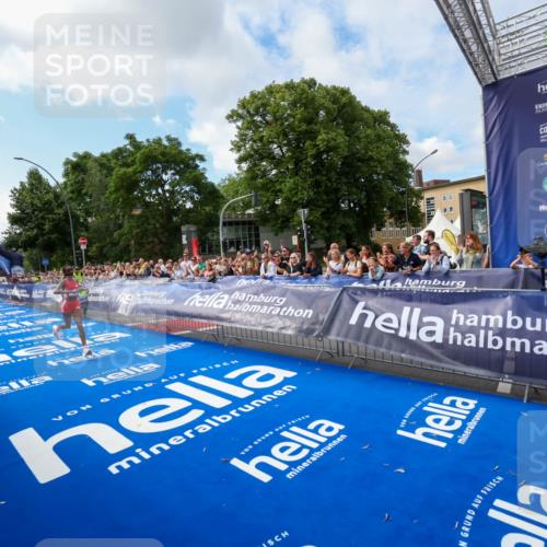 29.06.2025 - hella hamburg halbmarathon Zöllner http://msf.ph/oto/8406284 29.06.2025 10:10:13 Ziel 48 meine-sportfotos.de
