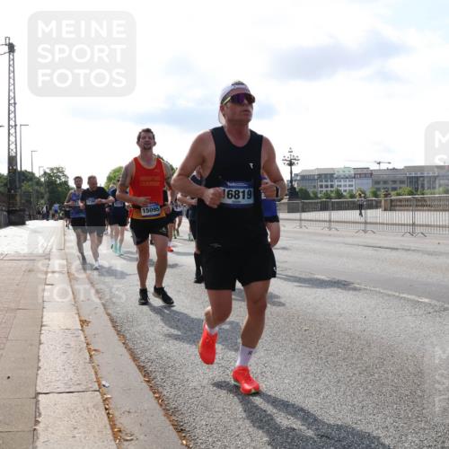29.06.2025 - hella hamburg halbmarathon Lena Gebhardt http://msf.ph/oto/8406308 29.06.2025 09:49:40 Lombardsbrücke 16819, 15095, 1343, 1445, 1800, 1975, 2324, 2573, 2745, 2750, 2849, 2949, 2980, 3014, 3116, 3136, 3282, 3431, 4148, 4303, 4318, 4425, 4528, 4766, 5050, 5648, 5889, 6095, 6149, 6771, 7035, 7109, 7229, 7796, 8370, 8465, 8925, 9264, 9265, 9296, 9686, 9914, 10680, 10930, 11765, 11952, 12098, 12839, 13141, 13158, 13457, 13800, 13900, 14077, 14204, 14311, 14359, 14374, 14629, 14667, 14688, 14789, 15094 meine-sportfotos.de