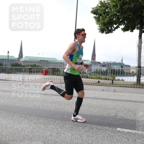 29.06.2025 - hella hamburg halbmarathon Lena Gebhardt http://msf.ph/oto/8406310 29.06.2025 09:35:32 Lombardsbrücke 29, 36, 39, 43, 46, 47, 48, 17888 meine-sportfotos.de