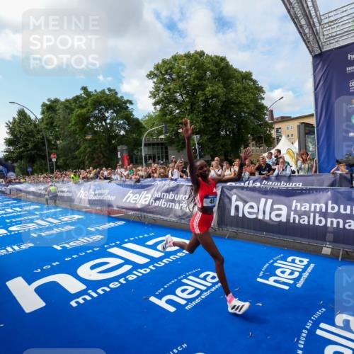 29.06.2025 - hella hamburg halbmarathon Zöllner http://msf.ph/oto/8406345 29.06.2025 10:10:14 Ziel 48 meine-sportfotos.de