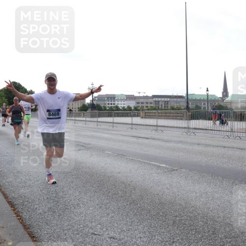 29.06.2025 - hella hamburg halbmarathon Lena Gebhardt http://msf.ph/oto/8406362 29.06.2025 10:03:57 Lombardsbrücke 11614, 533, 8469, 5613, 1032, 1161, 1355, 1367, 2277, 2683, 2759, 3488, 4095, 4488, 5058, 5363, 5384, 5396, 5464, 5613, 6142, 6706, 7006, 7017, 7306, 7485, 8177, 8421, 8422, 8423, 8469, 8484, 8727, 9280, 9526, 9899, 10389, 10756, 11402, 11511, 11614, 12004, 12005, 12336, 12377, 12653, 13173, 13583, 13793, 15520, 15525, 15643, 15678, 15859, 16099, 16113, 16621, 17098, 17226, 17437, 17550 meine-sportfotos.de