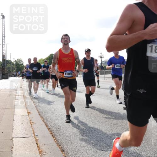 29.06.2025 - hella hamburg halbmarathon Lena Gebhardt http://msf.ph/oto/8406386 29.06.2025 09:49:40 Lombardsbrücke 17360, 428370, 15095, 3282, 16819, 1343, 1445, 1800, 1975, 2324, 2573, 2745, 2750, 2849, 2949, 2980, 3014, 3116, 3136, 3282, 3431, 4148, 4303, 4318, 4425, 4528, 4766, 5050, 5648, 5889, 6095, 6149, 6771, 7035, 7109, 7229, 7796, 8370, 8465, 8925, 9264, 9265, 9296, 9686, 9914, 10680, 10930, 11765, 11952, 12098, 12839, 13141, 13158, 13457, 13800, 13900, 14077, 14204, 14311, 14359, 14374, 14629, 14667, 14688, 14789, 15094 meine-sportfotos.de