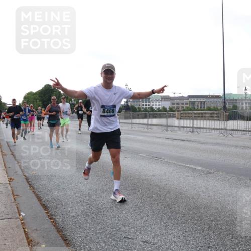 29.06.2025 - hella hamburg halbmarathon Lena Gebhardt http://msf.ph/oto/8406395 29.06.2025 10:03:57 Lombardsbrücke 8469, 1032, 1161, 1355, 1367, 2277, 2683, 2759, 3488, 4095, 4488, 5058, 5363, 5384, 5396, 5464, 5613, 6142, 6706, 7006, 7017, 7306, 7485, 8177, 8421, 8422, 8423, 8469, 8484, 8727, 9280, 9526, 9899, 10389, 10756, 11402, 11511, 11614, 12004, 12005, 12336, 12377, 12653, 13173, 13583, 13793, 15520, 15525, 15643, 15678, 15859, 16099, 16113, 16621, 17098, 17226, 17437, 17550 meine-sportfotos.de