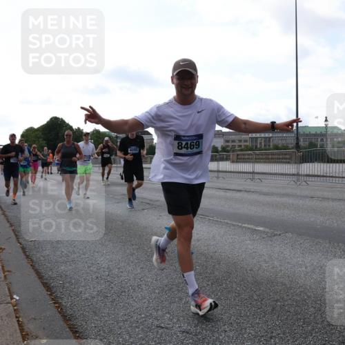29.06.2025 - hella hamburg halbmarathon Lena Gebhardt http://msf.ph/oto/8406451 29.06.2025 10:03:57 Lombardsbrücke 11614, 5363, 4095, 8469, 1032, 1161, 1355, 1367, 2277, 2683, 2759, 3488, 4095, 4488, 5058, 5363, 5384, 5396, 5464, 5613, 6142, 6706, 7006, 7017, 7306, 7485, 8177, 8421, 8422, 8423, 8469, 8484, 8727, 9280, 9526, 9899, 10389, 10756, 11402, 11511, 11614, 12004, 12005, 12336, 12377, 12653, 13173, 13583, 13793, 15520, 15525, 15643, 15678, 15859, 16099, 16113, 16621, 17098, 17226, 17437, 17550 meine-sportfotos.de