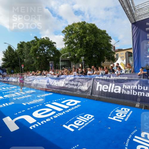 29.06.2025 - hella hamburg halbmarathon Zöllner http://msf.ph/oto/8406460 29.06.2025 10:10:40 Ziel 43 meine-sportfotos.de