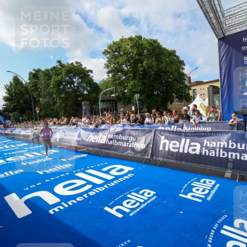 29.06.2025 - hella hamburg halbmarathon Zöllner http://msf.ph/oto/8406477 29.06.2025 10:10:40 Ziel 43 meine-sportfotos.de