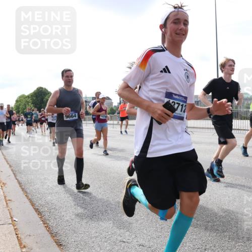 29.06.2025 - hella hamburg halbmarathon Lena Gebhardt http://msf.ph/oto/8406493 29.06.2025 10:16:41 Lombardsbrücke 9664, 14219, 3712, 12872, 2347, 1117, 1212, 1240, 1244, 1403, 1599, 1602, 1825, 2347, 2835, 2912, 3030, 3088, 3134, 3156, 3176, 3450, 3484, 3648, 3687, 4478, 4583, 4637, 5036, 5037, 5294, 6024, 6328, 6488, 6742, 6941, 6948, 7114, 7115, 7158, 7358, 7360, 7753, 7924, 7928, 8295, 8317, 8513, 8597, 8619, 8645, 8707, 8847, 8857, 9091, 9208, 9332, 9492, 9628, 9664, 9676, 9810, 9881, 10076, 10139, 10141, 10183, 10232, 11344, 11345 meine-sportfotos.de
