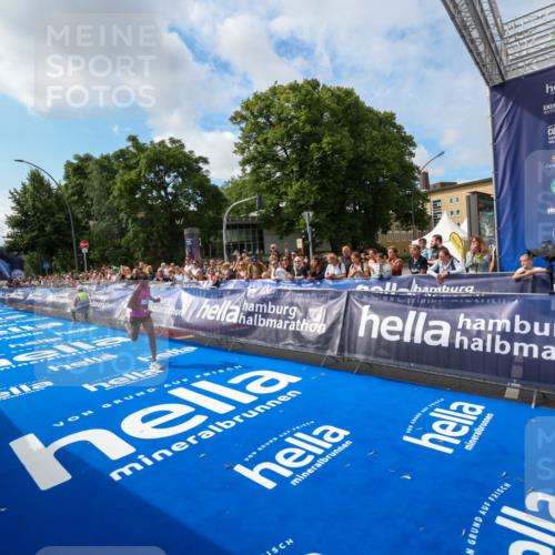 29.06.2025 - hella hamburg halbmarathon Zöllner http://msf.ph/oto/8406496 29.06.2025 10:10:40 Ziel 43 meine-sportfotos.de