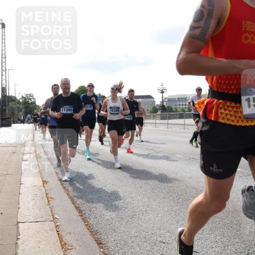 29.06.2025 - hella hamburg halbmarathon Lena Gebhardt http://msf.ph/oto/8406517 29.06.2025 09:49:41 Lombardsbrücke 8370, 17360, 18285, 9296, 15095, 1343, 1445, 1800, 1975, 2324, 2573, 2745, 2750, 2849, 2949, 2980, 3014, 3116, 3136, 3282, 3431, 4148, 4303, 4318, 4425, 4528, 4766, 5050, 5648, 5889, 6095, 6123, 6149, 6771, 7035, 7109, 7229, 7796, 8370, 8465, 8925, 9264, 9265, 9296, 9686, 9914, 10680, 10930, 11765, 11952, 12098, 12327, 12839, 13141, 13158, 13457, 13800, 14077, 14204, 14311, 14359, 14374, 14629, 14667, 14688, 14789, 15094 meine-sportfotos.de