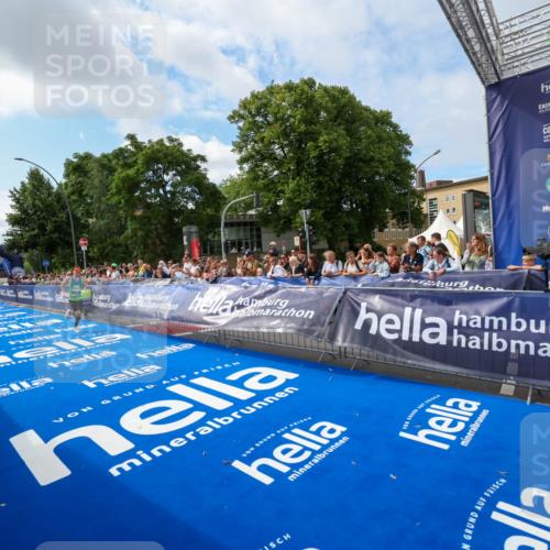 29.06.2025 - hella hamburg halbmarathon Zöllner http://msf.ph/oto/8406535 29.06.2025 10:11:03 Ziel 17888 meine-sportfotos.de