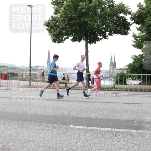 29.06.2025 - hella hamburg halbmarathon Lena Gebhardt http://msf.ph/oto/8406541 29.06.2025 10:50:30 Lombardsbrücke 3680, 1259, 1828, 1930, 2047, 2200, 3184, 3203, 3229, 3647, 3680, 3701, 3710, 3805, 3838, 3897, 4090, 4168, 4642, 4695, 4961, 5119, 5131, 5997, 6680, 6830, 7133, 7161, 7505, 7677, 7721, 7722, 7755, 7938, 8254, 8299, 8833, 8834, 9096, 9168, 9605, 9933, 9940, 10060, 10286, 10437, 10617, 10744, 11030, 11426, 11696, 11716, 11760, 12079, 12392, 12393, 13127, 13128, 13381, 13744, 13846, 13887, 14102, 14144, 14505, 14591, 14940, 15017, 15230, 15416, 15626 meine-sportfotos.de