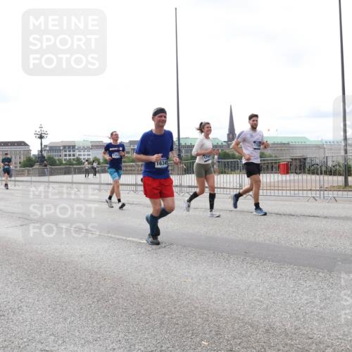 29.06.2025 - hella hamburg halbmarathon Lena Gebhardt http://msf.ph/oto/8406558 29.06.2025 10:24:27 Lombardsbrücke 13572, 1755, 16345, 1756, 1005, 1009, 1064, 1352, 1389, 1395, 1444, 2132, 2280, 2477, 2944, 3013, 3053, 3099, 3113, 3132, 3185, 3285, 3421, 3579, 3786, 4111, 4162, 4221, 4464, 4597, 4684, 4719, 4993, 5039, 5138, 5258, 5260, 5829, 5830, 5954, 6261, 6478, 6524, 6526, 6570, 7013, 7426, 7528, 7920, 7975, 8167, 8187, 8297, 9063, 10907, 11306, 11347, 11651, 11816, 11817, 12070, 12210, 12303, 13111, 13113, 13380, 13573, 13638, 13711, 14143, 15975 meine-sportfotos.de