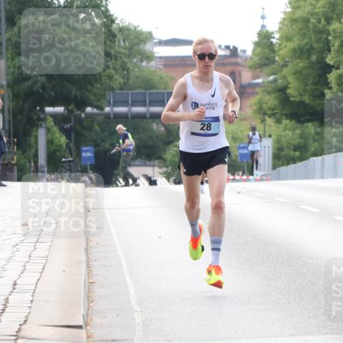 29.06.2025 - hella hamburg halbmarathon Lena Gebhardt http://msf.ph/oto/8406559 29.06.2025 09:35:38 Lombardsbrücke 10, 55, 28, 28, 29, 36, 39, 43, 46, 47, 48, 17888 meine-sportfotos.de