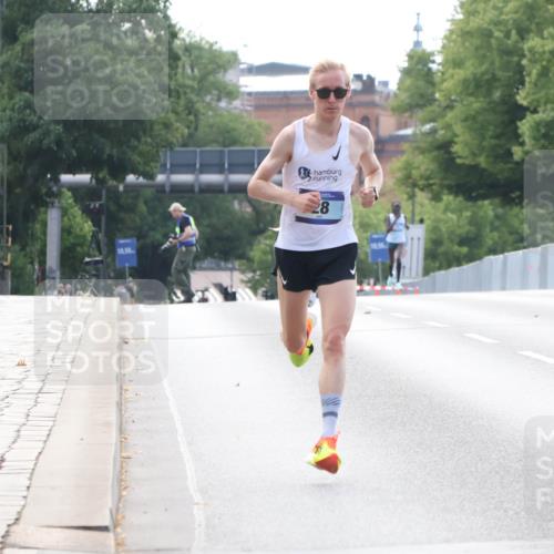 29.06.2025 - hella hamburg halbmarathon Lena Gebhardt http://msf.ph/oto/8406589 29.06.2025 09:35:38 Lombardsbrücke 10, 55, 10, 38, 28, 29, 36, 39, 43, 46, 47, 48, 17888 meine-sportfotos.de