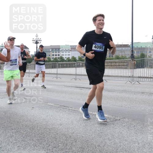 29.06.2025 - hella hamburg halbmarathon Lena Gebhardt http://msf.ph/oto/8406592 29.06.2025 10:03:59 Lombardsbrücke 1265, 12336, 4095, 1032, 1355, 1367, 2277, 2683, 2759, 2979, 3488, 4095, 4488, 5058, 5363, 5384, 5396, 5464, 5613, 5976, 6142, 6706, 7006, 7017, 7306, 7485, 8177, 8421, 8422, 8423, 8469, 8484, 8727, 9280, 9526, 9899, 10389, 10756, 11402, 11511, 11582, 11614, 12004, 12005, 12336, 12653, 13173, 13583, 13793, 15520, 15525, 15643, 15678, 15859, 16099, 16113, 16621, 17098, 17437, 17550 meine-sportfotos.de