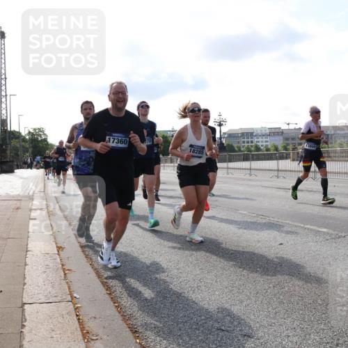 29.06.2025 - hella hamburg halbmarathon Lena Gebhardt http://msf.ph/oto/8406599 29.06.2025 09:49:42 Lombardsbrücke 17360, 370, 18285, 13800, 1343, 1445, 1800, 1975, 2324, 2573, 2745, 2750, 2849, 2949, 2980, 3014, 3116, 3136, 3282, 3431, 4148, 4303, 4318, 4425, 4528, 4766, 5050, 5648, 5889, 6095, 6123, 6149, 6771, 7035, 7109, 7229, 7796, 8370, 8465, 8925, 9264, 9265, 9296, 9686, 9914, 10680, 10930, 11765, 11952, 12098, 12327, 12839, 13141, 13158, 13457, 13800, 14077, 14204, 14311, 14359, 14374, 14629, 14667, 14688, 14789, 15094 meine-sportfotos.de