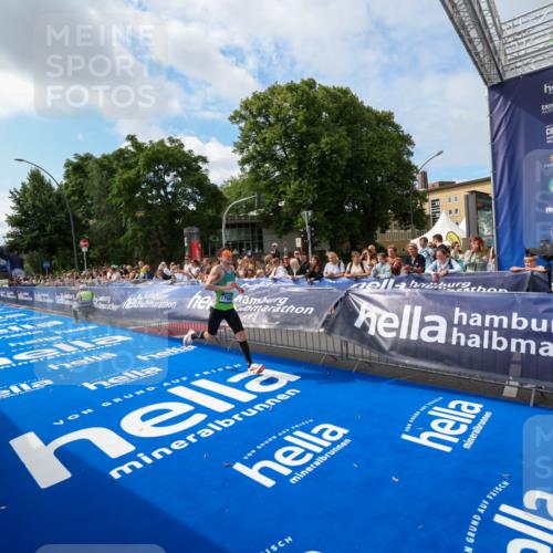 29.06.2025 - hella hamburg halbmarathon Zöllner http://msf.ph/oto/8406608 29.06.2025 10:11:04 Ziel 17888 meine-sportfotos.de