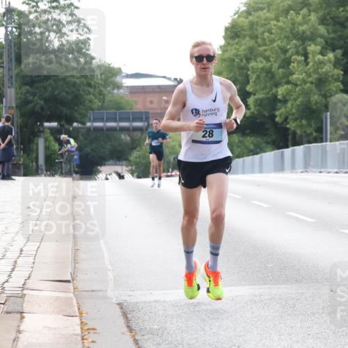 29.06.2025 - hella hamburg halbmarathon Lena Gebhardt http://msf.ph/oto/8406617 29.06.2025 09:35:40 Lombardsbrücke 28, 28, 36, 39, 47, 17888 meine-sportfotos.de