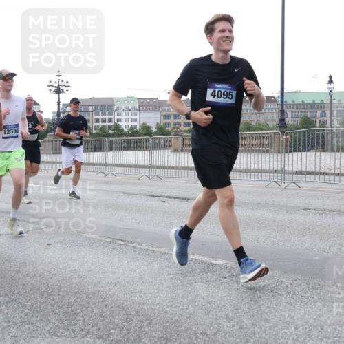 29.06.2025 - hella hamburg halbmarathon Lena Gebhardt http://msf.ph/oto/8406619 29.06.2025 10:03:59 Lombardsbrücke 2653, 12336, 4095, 1032, 1355, 1367, 2277, 2683, 2759, 2979, 3488, 4095, 4488, 5058, 5363, 5384, 5396, 5464, 5613, 5976, 6142, 6706, 7006, 7017, 7306, 7485, 8177, 8421, 8422, 8423, 8469, 8484, 8727, 9280, 9526, 9899, 10389, 10756, 11402, 11511, 11582, 11614, 12004, 12005, 12336, 12653, 13173, 13583, 13793, 15520, 15525, 15643, 15678, 15859, 16099, 16113, 16621, 17098, 17437, 17550 meine-sportfotos.de