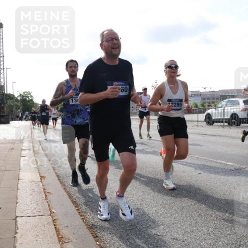29.06.2025 - hella hamburg halbmarathon Lena Gebhardt http://msf.ph/oto/8406677 29.06.2025 09:49:42 Lombardsbrücke 134, 60, 13800, 13285, 1343, 1445, 1800, 1975, 2324, 2573, 2745, 2750, 2849, 2949, 2980, 3014, 3116, 3136, 3282, 3431, 4148, 4303, 4318, 4425, 4528, 4766, 5050, 5648, 5889, 6095, 6123, 6149, 6771, 7035, 7109, 7229, 7796, 8370, 8465, 8925, 9264, 9265, 9296, 9686, 9914, 10680, 10930, 11765, 11952, 12098, 12327, 12839, 13141, 13158, 13457, 13800, 14077, 14204, 14311, 14359, 14374, 14629, 14667, 14688, 14789, 15094 meine-sportfotos.de