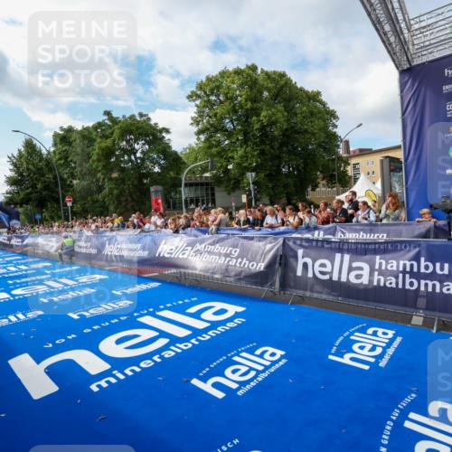 29.06.2025 - hella hamburg halbmarathon Zöllner http://msf.ph/oto/8406714 29.06.2025 10:12:00 Ziel 36 meine-sportfotos.de