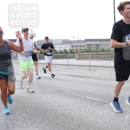 29.06.2025 - hella hamburg halbmarathon Lena Gebhardt http://msf.ph/oto/8406750 29.06.2025 10:03:59 Lombardsbrücke 2336, 8985, 40, 1032, 1355, 1367, 2277, 2683, 2759, 2979, 3488, 4095, 4488, 5058, 5363, 5384, 5396, 5464, 5613, 5976, 6142, 6706, 7006, 7017, 7306, 7485, 8177, 8421, 8422, 8423, 8469, 8484, 8727, 9280, 9526, 9899, 10389, 10756, 11402, 11511, 11582, 11614, 12004, 12005, 12336, 12653, 13173, 13583, 13793, 15520, 15525, 15643, 15678, 15859, 16099, 16113, 16621, 17098, 17437, 17550 meine-sportfotos.de