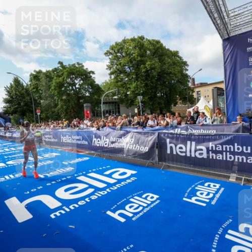 29.06.2025 - hella hamburg halbmarathon Zöllner http://msf.ph/oto/8406791 29.06.2025 10:12:01 Ziel 36 meine-sportfotos.de