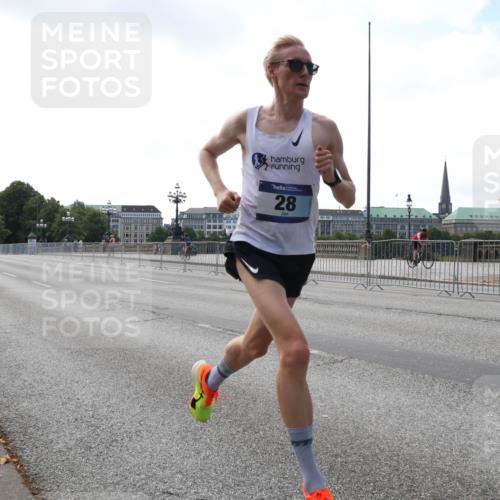 29.06.2025 - hella hamburg halbmarathon Lena Gebhardt http://msf.ph/oto/8406792 29.06.2025 09:35:42 Lombardsbrücke 28, 28, 36, 39, 47, 17888 meine-sportfotos.de