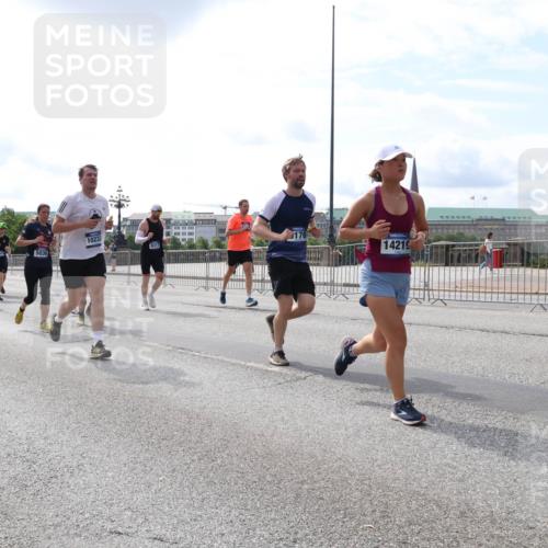 29.06.2025 - hella hamburg halbmarathon Lena Gebhardt http://msf.ph/oto/8406831 29.06.2025 10:16:43 Lombardsbrücke 9676, 17604, 5036, 10232, 176, 8317, 14219, 1117, 1212, 1240, 1244, 1331, 1403, 1599, 1602, 1825, 2225, 2347, 2912, 3030, 3088, 3134, 3156, 3176, 3450, 3484, 3648, 3687, 4478, 4583, 5036, 5037, 5294, 6024, 6328, 6488, 6742, 6941, 6948, 7114, 7115, 7158, 7257, 7358, 7360, 7376, 7753, 7924, 7928, 8263, 8295, 8317, 8513, 8597, 8619, 8645, 8707, 8847, 8857, 9091, 9208, 9332, 9492, 9628, 9664, 9676, 9810, 10076, 10139, 10141, 10183, 10232, 11344, 11345 meine-sportfotos.de