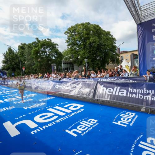 29.06.2025 - hella hamburg halbmarathon Zöllner http://msf.ph/oto/8406843 29.06.2025 10:12:24 Ziel 39, 47 meine-sportfotos.de