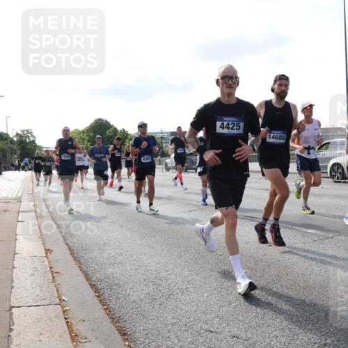 29.06.2025 - hella hamburg halbmarathon Lena Gebhardt http://msf.ph/oto/8406844 29.06.2025 09:49:44 Lombardsbrücke 14204, 4425, 14688, 9264, 1343, 1445, 1800, 1975, 2324, 2573, 2745, 2750, 2849, 2949, 2980, 3014, 3116, 3136, 3282, 3431, 3530, 4148, 4303, 4318, 4425, 4528, 4766, 5648, 6095, 6123, 6149, 6682, 7035, 7229, 7495, 7796, 8370, 8465, 8925, 9264, 9265, 9296, 9686, 9914, 10680, 10930, 11765, 11952, 12098, 12327, 12839, 13141, 13158, 13457, 13800, 14077, 14204, 14359, 14374, 14560, 14629, 14667, 14688, 14789, 15094 meine-sportfotos.de