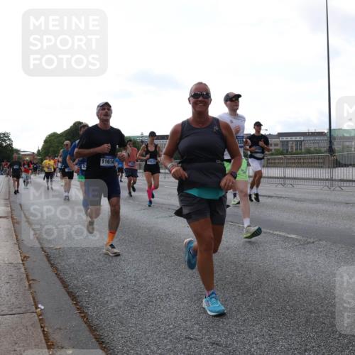 29.06.2025 - hella hamburg halbmarathon Lena Gebhardt http://msf.ph/oto/8406846 29.06.2025 10:04:00 Lombardsbrücke 53, 11614, 12653, 233, 1032, 1355, 1367, 2277, 2683, 2759, 2979, 3488, 4095, 4488, 5058, 5363, 5384, 5396, 5613, 5976, 6142, 6706, 6709, 7006, 7017, 7306, 7485, 8177, 8421, 8422, 8423, 8469, 8484, 8727, 9280, 9526, 9899, 10389, 10756, 11402, 11511, 11582, 11614, 12004, 12005, 12336, 12653, 13173, 13583, 13793, 15520, 15525, 15643, 15678, 15859, 16099, 16113, 16621, 17098, 17437, 17550 meine-sportfotos.de