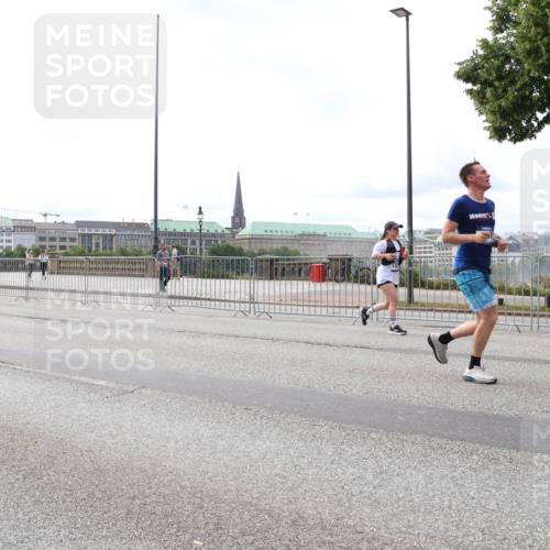 29.06.2025 - hella hamburg halbmarathon Lena Gebhardt http://msf.ph/oto/8406851 29.06.2025 10:24:29 Lombardsbrücke 1005, 1009, 1064, 1352, 1389, 1395, 2132, 2280, 2477, 2944, 3013, 3053, 3099, 3113, 3132, 3185, 3285, 3421, 3579, 3786, 4111, 4162, 4221, 4464, 4684, 4719, 4993, 5039, 5138, 5260, 5829, 5830, 5954, 6261, 6478, 6524, 6526, 6570, 7426, 7528, 7920, 7975, 8167, 8187, 8297, 9063, 10907, 11306, 11347, 11651, 11816, 11817, 12070, 12210, 12303, 13111, 13113, 13380, 13573, 13638, 13711, 14143, 15975, 17535 meine-sportfotos.de