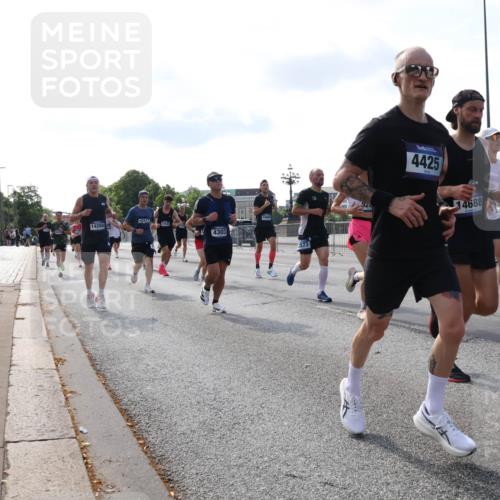 29.06.2025 - hella hamburg halbmarathon Lena Gebhardt http://msf.ph/oto/8406869 29.06.2025 09:49:44 Lombardsbrücke 14204, 13141, 4303, 2573, 4425, 14688, 1343, 1445, 1800, 1975, 2324, 2573, 2745, 2750, 2849, 2949, 2980, 3014, 3116, 3136, 3282, 3431, 3530, 4148, 4303, 4318, 4425, 4528, 4766, 5648, 6095, 6123, 6149, 6682, 7035, 7229, 7495, 7796, 8370, 8465, 8925, 9264, 9265, 9296, 9686, 9914, 10680, 10930, 11765, 11952, 12098, 12327, 12839, 13141, 13158, 13457, 13800, 14077, 14204, 14359, 14374, 14560, 14629, 14667, 14688, 14789, 15094 meine-sportfotos.de